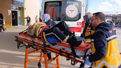 Tamir ettiği trakt&ouml;r&uuml;n altında kaldı
