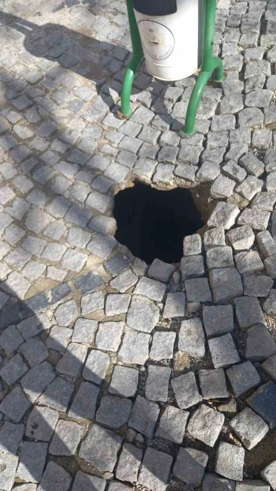 Tarihi altyapı &ccedil;&ouml;kt&uuml;, yol trafiğe kapatıldı
