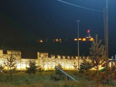 Tarihi Ardahan Kalesi ışıklandırıldı
