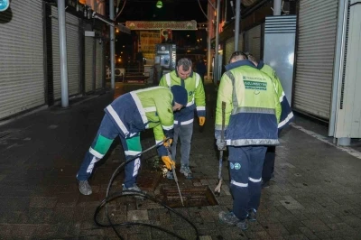 Tarihi &Ccedil;arşı ve Hanlar B&ouml;lgesinde gece mesaisi
