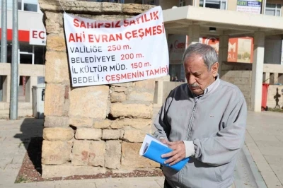 Tarihi çeşme için vatandaştan tek kişilik eylem
