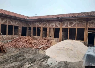 Tarihi Emet Hanı&rsquo;nda restorasyon &ccedil;alışmaları s&uuml;r&uuml;yor
