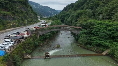 Tarihi Kiremitli K&ouml;pr&uuml; turistlerin g&ouml;zdesi oldu
