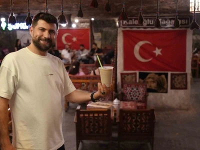 Tarihi mağarada serinleten lezzet: Soğuk menengi&ccedil; kahvesi

