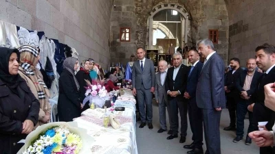 Tarihi mekanda el emeği &uuml;r&uuml;nler g&ouml;r&uuml;c&uuml;ye &ccedil;ıktı
