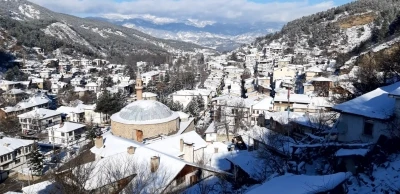 Tarihi osmanlı kasabasında kış g&uuml;zelliği
