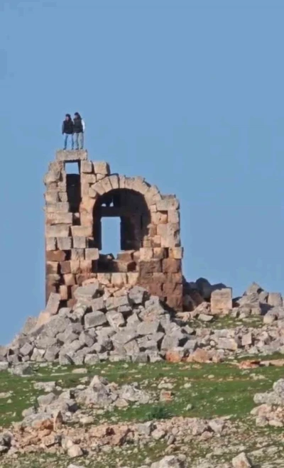 Tarihi yapıda tepki &ccedil;eken halay
