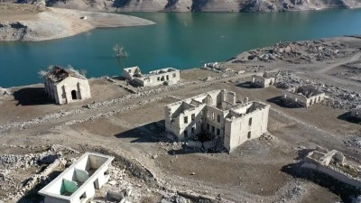 Tarihi yerleşim baraj sularının çekilmesiyle köy gün yüzüne çıktı