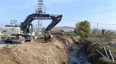 Tarım arazileri taşkınlara karşı korunuyor
