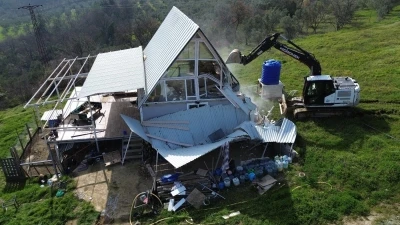 Tarım arazilerindeki tiny house&rsquo;lar bir bir yıkıldı
