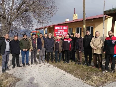 Tarım ekipleri Ekmekli k&ouml;y&uuml;nde &uuml;reticilerle buluştu
