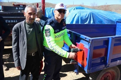 Tarla bah&ccedil;e sezonu başlarken jandarmadan trakt&ouml;r kazalarına reflekt&ouml;rl&uuml; &ouml;nlem
