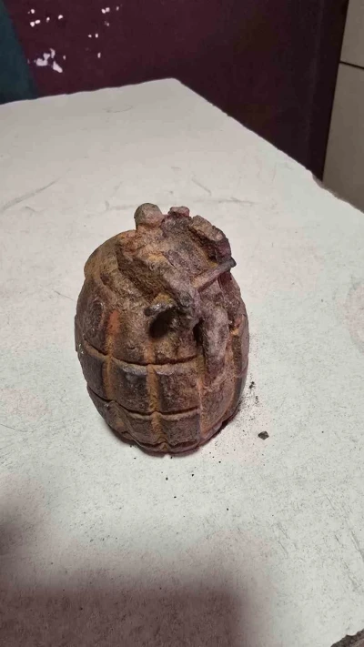 Tarlada el bombası bulundu
