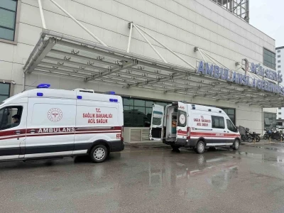 Tarsus&rsquo;ta 3 &ouml;ğrenci &ccedil;iğ k&ouml;fteden zehirlendi
