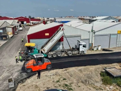 Tarsus&rsquo;ta asfalt ve park yenileme &ccedil;alışmaları s&uuml;r&uuml;yor
