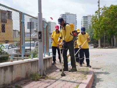 Tarsus&rsquo;ta bayram &ouml;ncesi mahallelerde yoğun temizlik mesaisi
