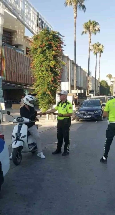 Tarsus&rsquo;ta ehliyetinin s&uuml;resi dolan s&uuml;r&uuml;c&uuml;lere y&ouml;nelik denetim
