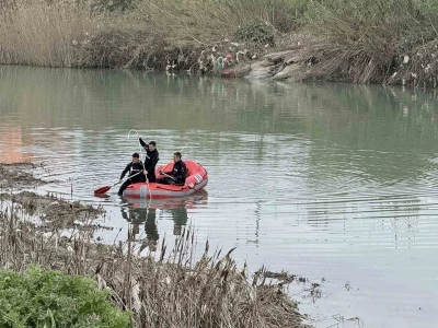 Tarsus&rsquo;ta ırmakta kaybolan gen&ccedil; i&ccedil;in seferber oldular: Vali Toros b&ouml;lgede
