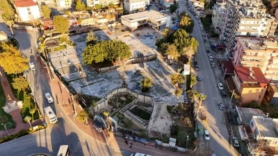 Tarsus&rsquo;ta Kent Meydanı Projesi a&ccedil;ılış i&ccedil;in g&uuml;n sayıyor
