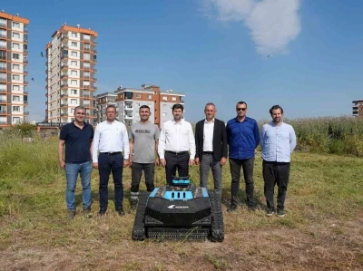 Tarsus&rsquo;ta Park ve Bah&ccedil;eler M&uuml;d&uuml;rl&uuml;ğ&uuml;ne yeni nesil bi&ccedil;me makinesi
