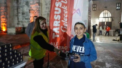 Tarsus&rsquo;ta Regaib Kandili dayanışmayla karşılandı
