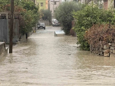 Tarsus&rsquo;ta sağanak yağış etkili oluyor
