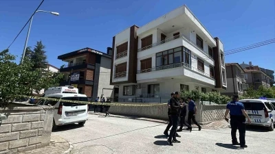 Tartıştığı anne ve babasını bı&ccedil;aklayarak &ouml;ld&uuml;rd&uuml;
