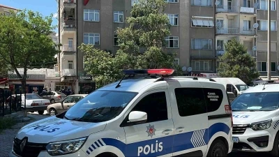 Tartıştığı apartman y&ouml;neticisini bı&ccedil;akladı
