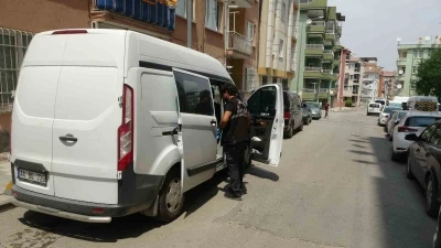 Tartıştığı babasını sırtından bı&ccedil;akladı
