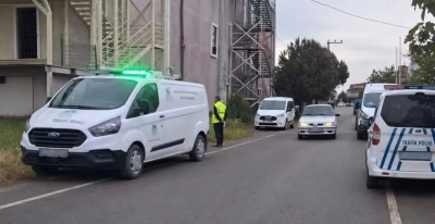 Tartıştığı eşini boğazını keserek &ouml;ld&uuml;rd&uuml; ardından intihar etti
