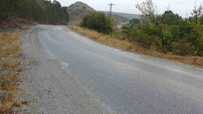 Taş ocağı tozu ve asfaltsız yola vatandaşlardan tepki
