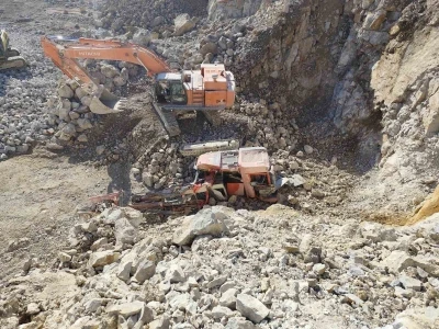 Taş ocağında yaşanan iş kazasında yaralanan iş&ccedil;i hayatını kaybetti
