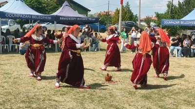 Taşlık&rsquo;ta bir ilk: Kadınlar imece usul&uuml; folklor ekibi kurdu

