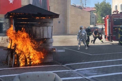 Tatbikat gerçeğini aratmadı, itfaiye personelinin soğukkanlılığı alkış topladı
