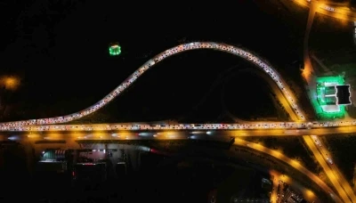 Tatilciler d&ouml;n&uuml;ş yoluna ge&ccedil;ti, kilometrelerce kuyruk oluştu: 43 ilin bağlantı noktası g&ouml;r&uuml;nt&uuml;lendi
