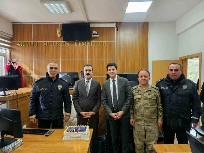 Tatvan Adliyesi&rsquo;nde polislere s&uuml;rpriz kutlama
