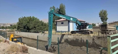 Tatvan’da dere temizliği çalışması yapıldı
