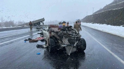 Tatvan&rsquo;da feci kaza: 2 &ouml;l&uuml;, 5 yaralı
