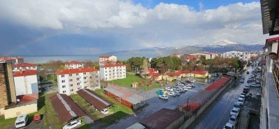 Tatvan&rsquo;da g&ouml;kkuşağı g&ouml;rsel ş&ouml;len sundu
