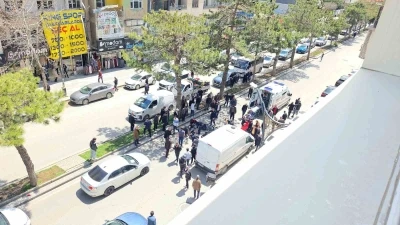 Tatvan&rsquo;da motosiklet ile elektrikli bisiklet &ccedil;arpıştı: 2 yaralı

