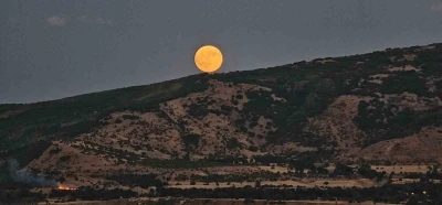 Tatvan’da &quot;Kanlı Ay&quot; tutulması
