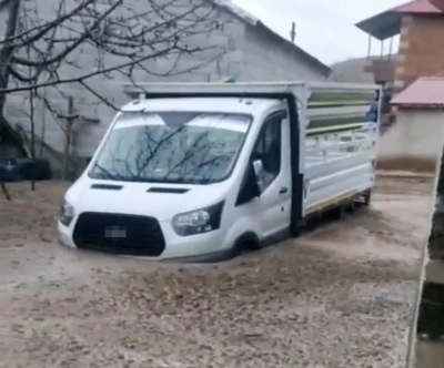 Tatvan&rsquo;da sel felaketi: Ara&ccedil;lar ve hayvanlar mahsur kaldı
