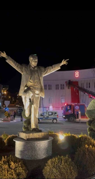 Tavas&rsquo;ın her noktası bayraklarla donatıldı
