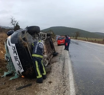 Tavas&rsquo;ta servis aracı yan yattı; 9 yaralı
