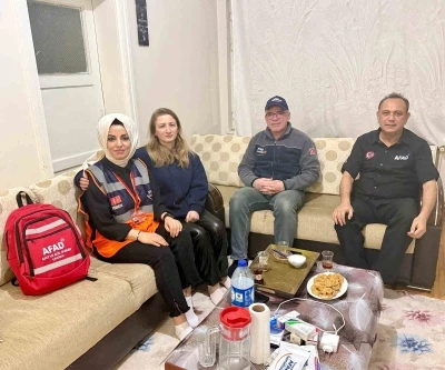 Tavşanlı AFAD g&ouml;n&uuml;ll&uuml;leri depremzede aileleri yalnız bırakmadı
