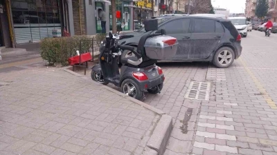 Tavşanlı&rsquo;da 3 tekerlekli elektrikli motosiklet devrildi: 1 yaralı
