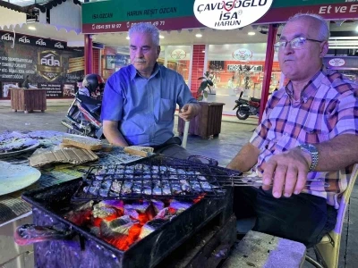 Tavşanlı’da balık sezonu mangal ateşi ile başladı
