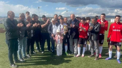 Tavşanlı&rsquo;da ligin bitimine 2 hafta kala şampiyon G&ouml;belspor oldu

