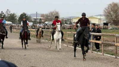 Tavşanlı’da Rahvan At Yarışları büyük ilgi gördü
