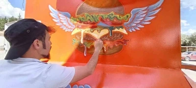 Tavşanlı&rsquo;da yaşayan ressam karavanı sanat eserine d&ouml;n&uuml;şt&uuml;rd&uuml;
